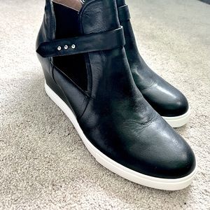 Black Paola wedge booties